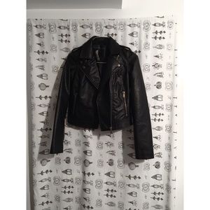 🍒 Faux Cropped Leather Jacket